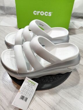 NWT Crocs Women’s Mega Crush Metalic White Chunky Platform Slide Sandals SIZE 8